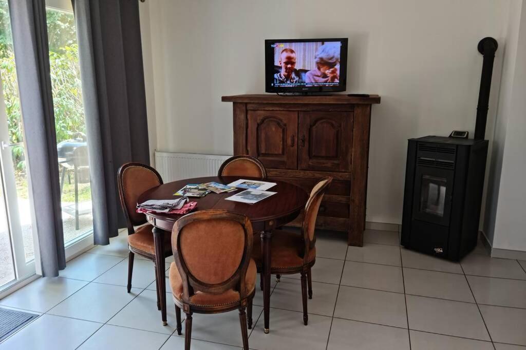 Maison Centre De Bellegarde Avec Jardin Et Terrasse Equipee D'Un Salon De Jardin Et D'Un Barbecue Cuisine Equipee 3 Chambres Avec 2 Lits Double 140X190 Et 2 Lits Simple Chauffage Poele A Granules Parking Gratuit Devant La Maison Bellegarde-du-Loiret Zewnętrze zdjęcie