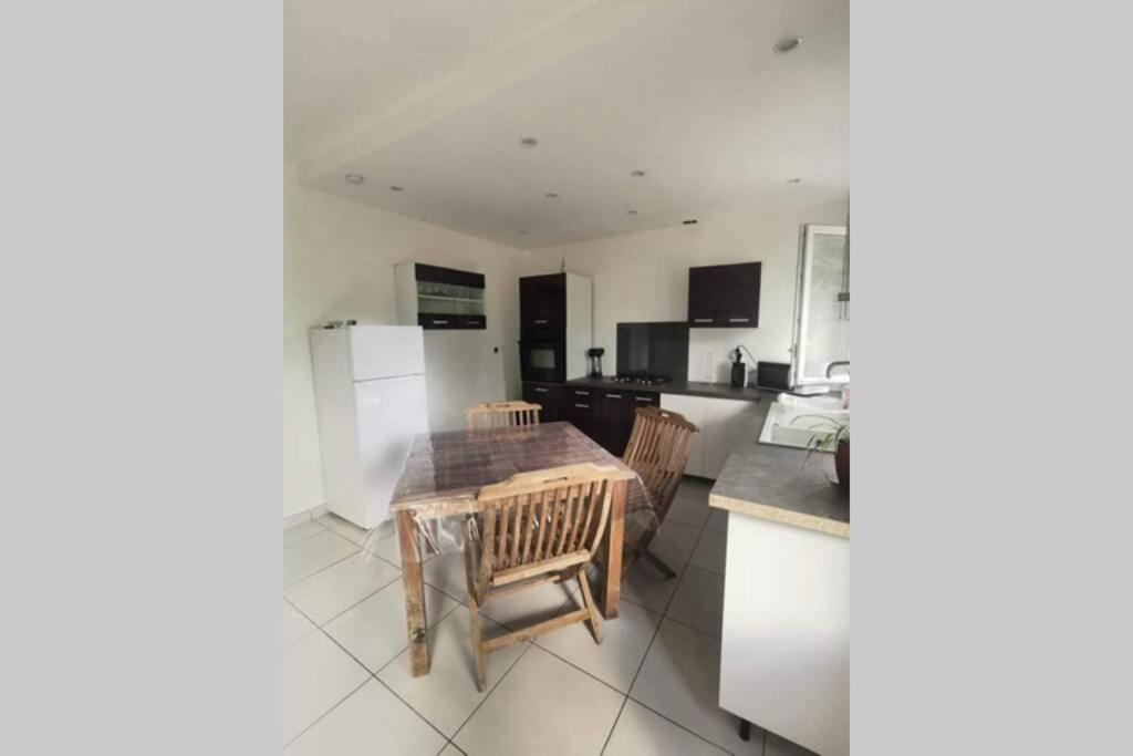 Maison Centre De Bellegarde Avec Jardin Et Terrasse Equipee D'Un Salon De Jardin Et D'Un Barbecue Cuisine Equipee 3 Chambres Avec 2 Lits Double 140X190 Et 2 Lits Simple Chauffage Poele A Granules Parking Gratuit Devant La Maison Bellegarde-du-Loiret Zewnętrze zdjęcie